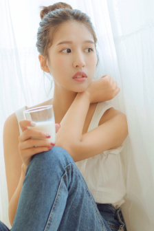 韩国年轻漂亮岳每4乱理