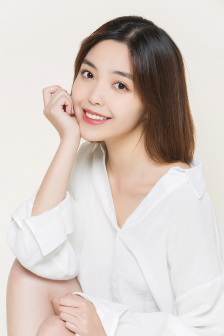 美女粉嫩酥胸